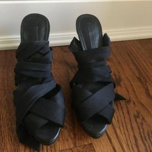 BCBG MAX AZRIA BLACK WRAP AROUND SANDALS 6 HOLIDAY15p